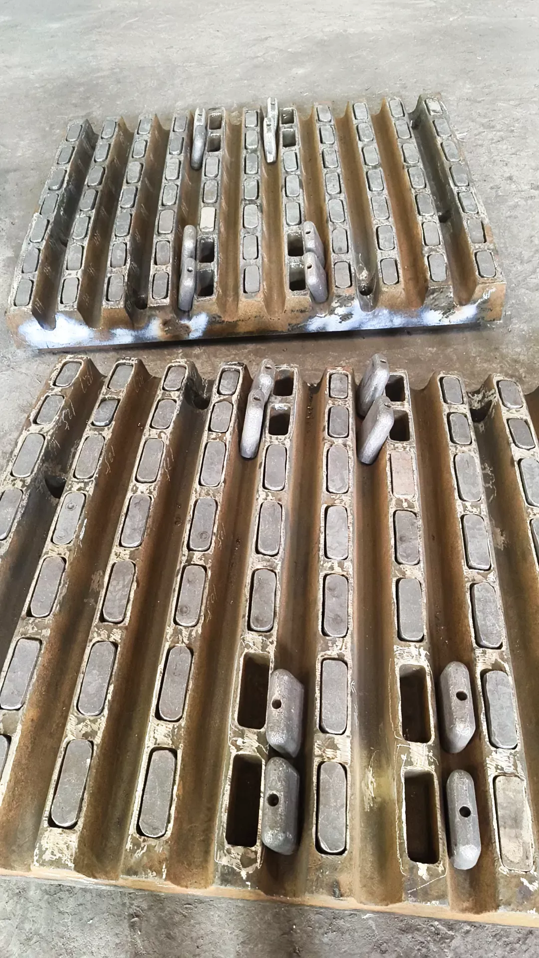 Inlaid High Chrome Cast Iron Jaw Crusher Teeth Plate 3